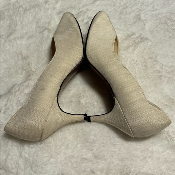 VTG 80’s Cream Dolce by Pierre Heels Scalloped Edge Textured Linen SZ 8 Bridal - Picture 3 of 16